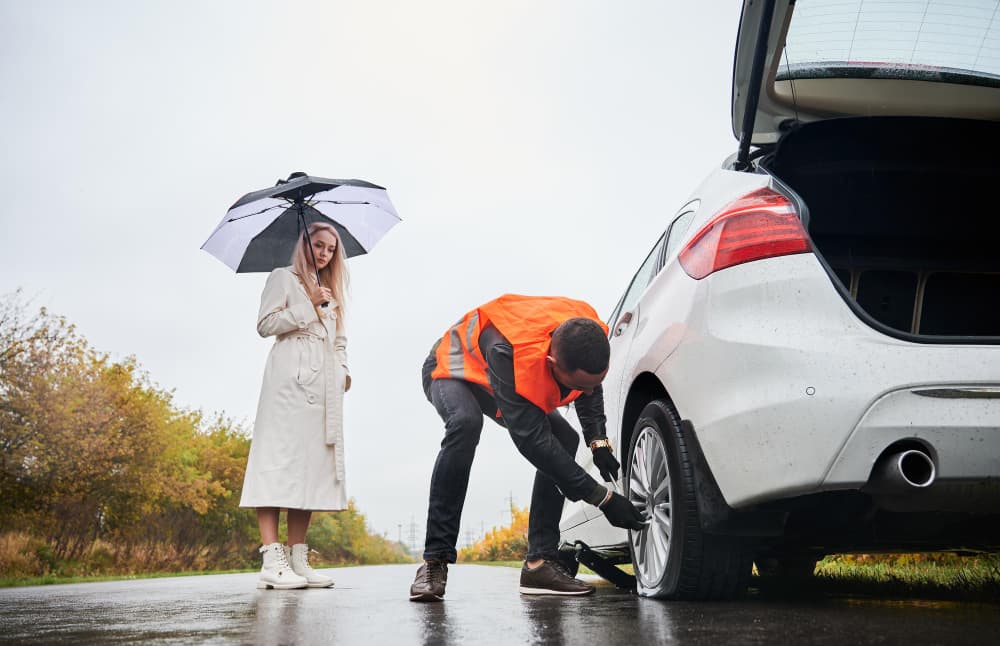 Top Benefits of 24*7 Roadside Assistance Services